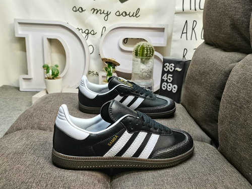 The classic Originals of 699 Adidas SAMBA OG JR8 in recent years are made of genuine suede leather, 