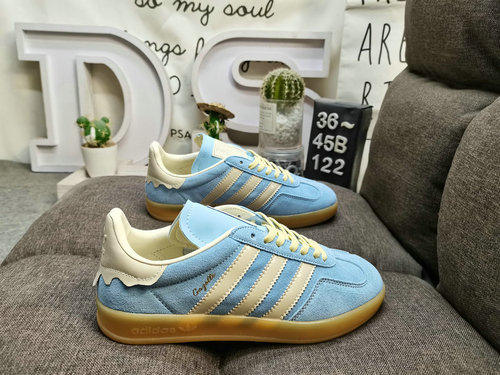 122D Adidas Gazelle Indoor JR29 casual, durable, lightweight, low top board shoes. This Adidas sport