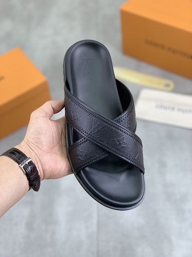 LV * Men's Code: 0327A90 Size: 39-44