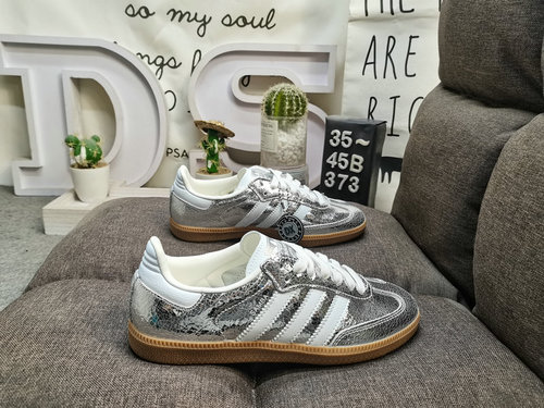 373DAdidas SAMBA OG JR0035's classic Originals in recent years are made of genuine suede leather, fe