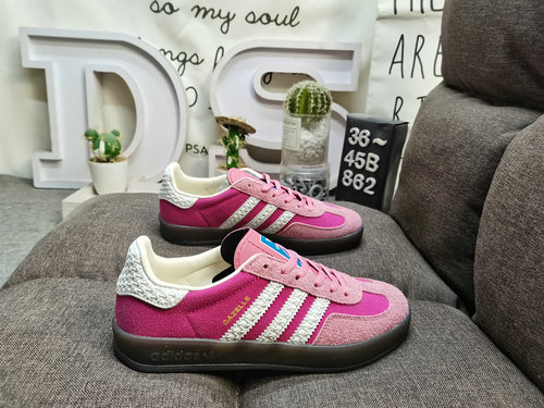 862D Adidas Gazelle Indoor casual, durable, lightweight, low top board shoes. This Adidas sports sho