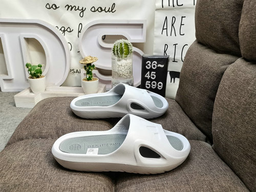 599D Adidas SuperStar Slide sports slippers. Adidas uses HeartGear thermal equipment technology fabr