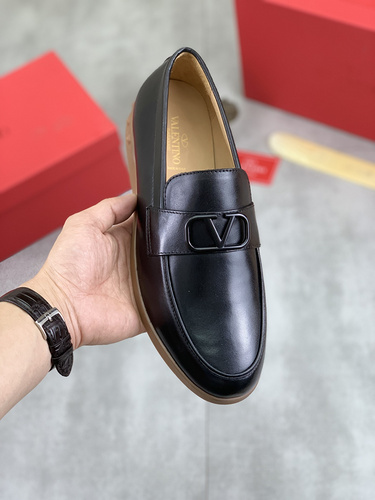 Valentino Men's Edition Code: 0327B90 Size: 38-44
