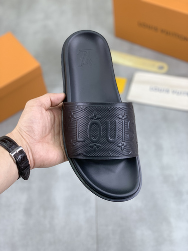 LV * Men's Code: 0327A90 Size: 39-44