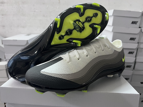 Shipment: Assassin 16th Generation MAX Co branded Football Shoes (39-45)