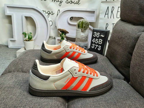 373DAdidas SAMBA OG JI2732's classic Originals in recent years are made of original suede leather, w