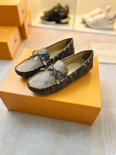 LV * Couple Style Code: 0228B Size: 35-46
