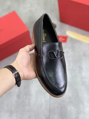 Valentino Men's Edition Code: 0327B90 Size: 38-44