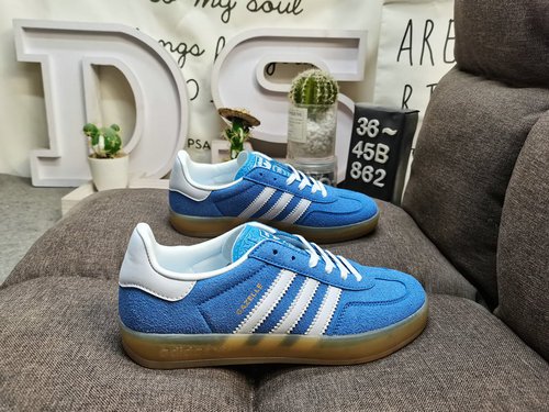 862D Adidas Gazelle Indoor casual, durable, lightweight, low top board shoes. This Adidas sports sho