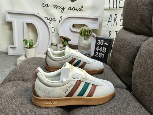 281DAdidas GAMETALKER JR8319 Adidas Clover Fashion Trendy Board Shoes Suede suede anti slip and wear