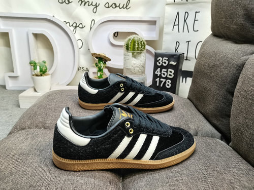 178DAdidas WB SAMBA OG JQ3694: The classic Originals in recent years are made of genuine suede leath