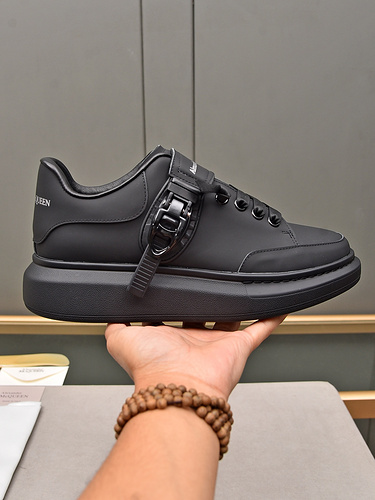 McQueen * Couple Style Code: 0326C00 Size: Female 35-39 (40 customized) Male 38-44 (45 customized)