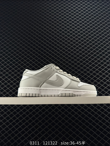 Nike SB Dunk Low Retro sneakers are classic retro sneakers. As a classic basketball shoe of the era,