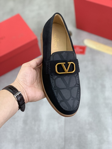 Valentino Men's Edition Code: 0327B90 Size: 38-44