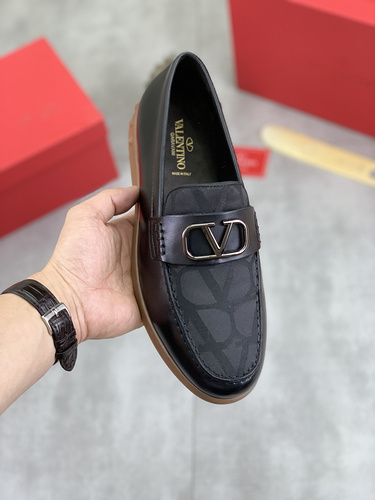 Valentino Men's Edition Code: 0327B90 Size: 38-44
