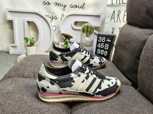 The 866D adidas SL 72 COW PRIMT JR5 retro sports shoe series is popular worldwide. Riding on this wa