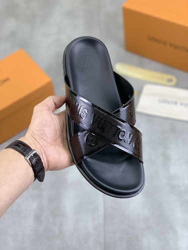 LV * Men's Code: 0327A90 Size: 39-44