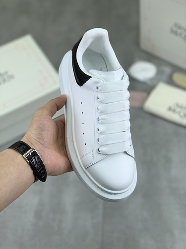 McQueen * Couple Style Code: 0314B40 Size: 35-45