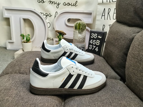 374DAdidas SAMBA OG's classic Originals in recent years are made of genuine suede leather, featuring