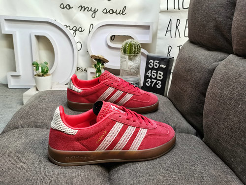 373D Adidas Gazelle Indoor JI26 casual, durable, lightweight, and low top board shoes. This Adidas s