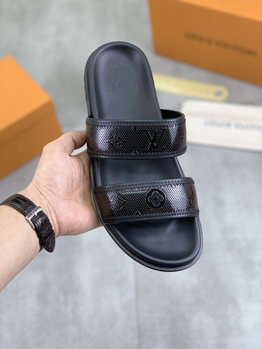 LV * Men's Code: 0327A90 Size: 39-44