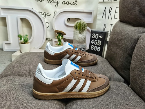 866DAdidas SAMBA OG IE3437: The classic Originals in recent years are made of original suede leather