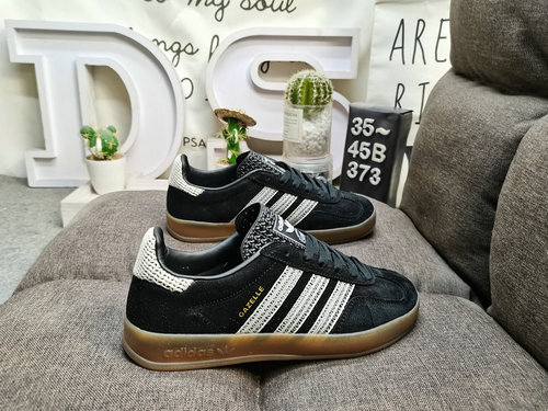 373D Adidas Gazelle Indoor JI25 casual, durable, lightweight, and low top board shoes. This Adidas s