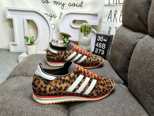 The 373D adidas SL 72 OG W JI0189 retro sports shoe series is popular worldwide. Riding on this wave
