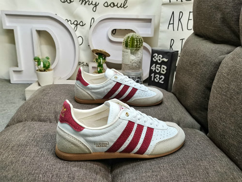 132D ✅ Retro and avant-garde have taken over, and the British designer brand Wales Bonner x Adidas W