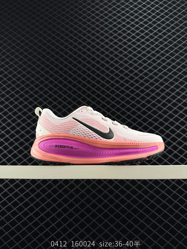 True label ✅ The Nike VOMERO 18 is a comfortable, shock-absorbing, non slip low top running shoe wit