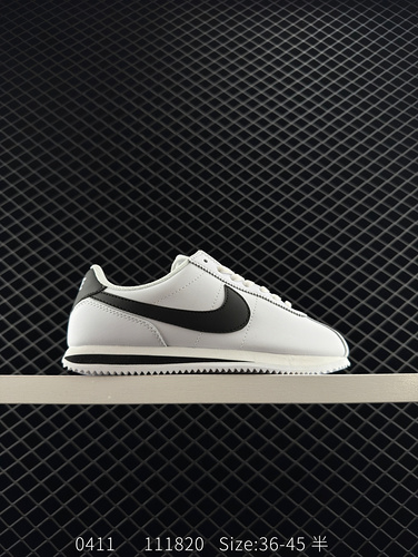 company level ✅ The Nike Classic Cortez is a lightweight and comfortable men's classic running shoe.