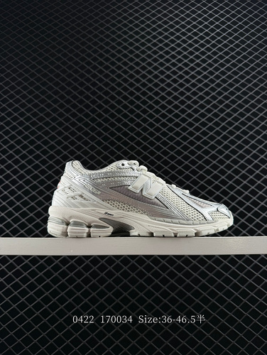 The New Balance M1906R series retro dad anti slip and wear-resistant low top running shoes for both 
