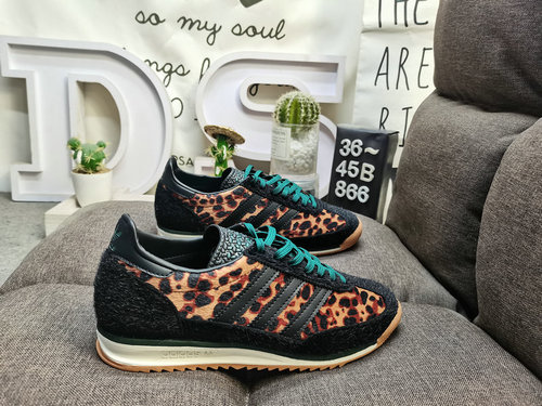 The 866D adidas SL 72 OG W JI0187 retro sports shoe series has become popular worldwide. Riding on t