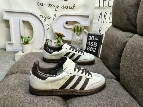 The classic Originals of 862DAdidas SAMBA OG JR2660 in recent years are made of genuine suede leathe