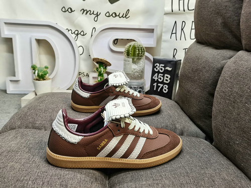 178DAdidas SAMBA OG JQ6620's classic Originals in recent years are made of original suede leather, w