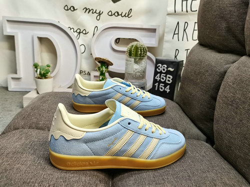 154D Adidas Gazelle Indoor JR29 casual, durable, lightweight, low top board shoes. This Adidas sport