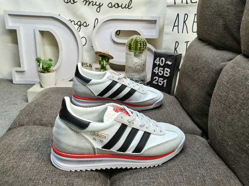 The 251 Dadidas SL 72 RS retro sports shoe series is popular worldwide. Riding on this wave, the bra