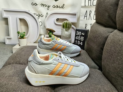 154D company level ✅ The inspiration for COUNTRY XLG comes from a pair of running shoes released by 