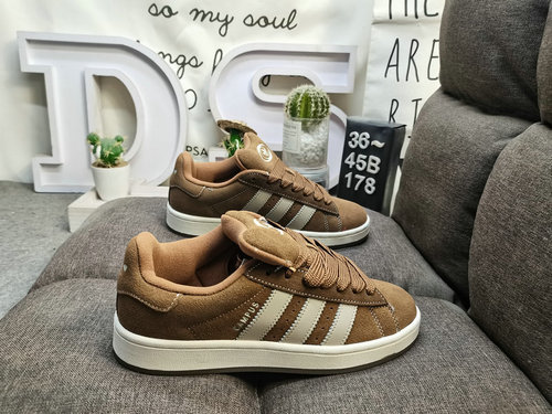178DAdidas Campus 00s JR8164 incorporates elements of Tokyo hip-hop culture, creating the Tokyo Ener