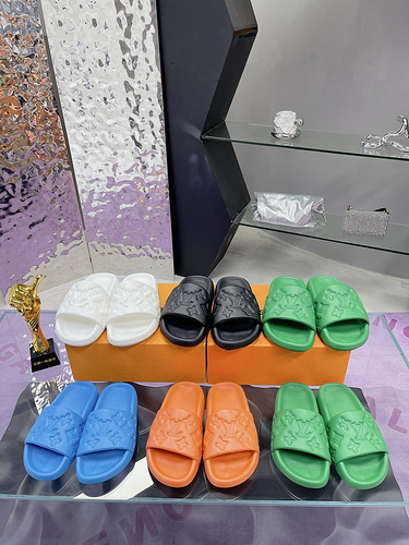 LV * Couple's Code: 0514A60 Size: Women's 35-40, Men's 39-45 (Women's 41, Men's 45 customized non re