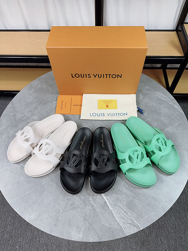 LV * couple code: 0514B50 Size: Female 35-43, Male 38-46