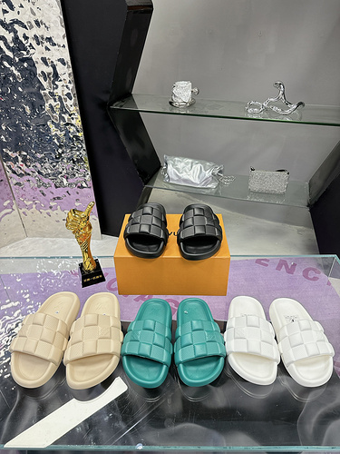 LV * Couple's Code: 0514A60 Size: Women's 35-40, Men's 39-45 (Women's 41, Men's 45 customized non re
