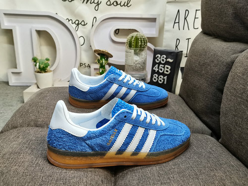 882D Adidas Gazelle Indoor casual lightweight low top board shoes. This Adidas sports shoe is the re