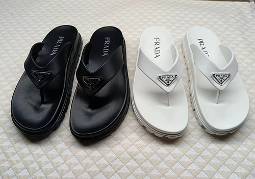 Prada * couple code: 0514B60 Size: Female 35-41, Male 38-45