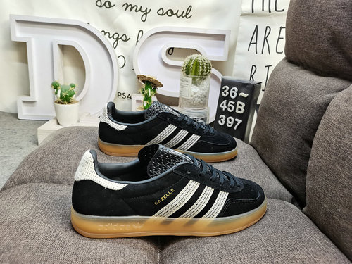 397D Adidas Gazelle Indoor JI25 casual, durable, lightweight, and low top board shoes. This Adidas s