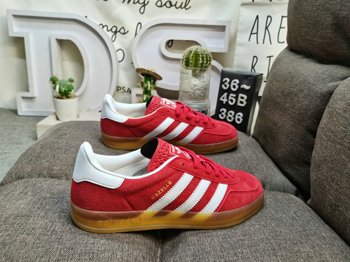 386D Adidas Gazelle Indoor IE1 casual, durable, lightweight, low top board shoes. This Adidas sports