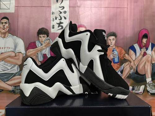 Black and White 40-45