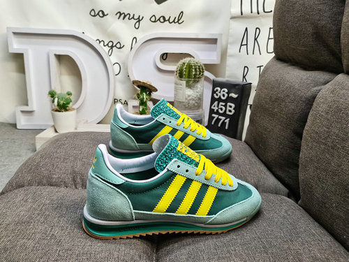 The 771D adidas SL 72 OG W JH7391 retro sports shoe series has become popular worldwide. Riding on t