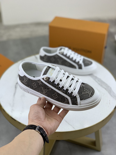 LV * Couple Style Code: 0507C30 Size: Female 35-40 Male 38-46 (Customized for Female 40 Male 45 and 