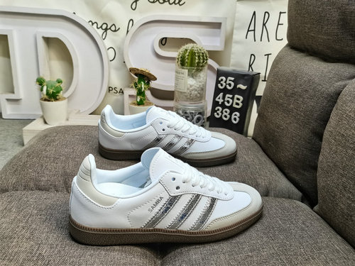 386DAdidas SAMBA OG JI2725's classic Originals in recent years are made of original suede leather, w